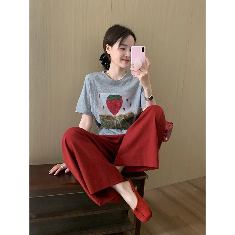 2025春季高级感新款时尚气质灰色印花圆领短袖上衣红色裤子二件套