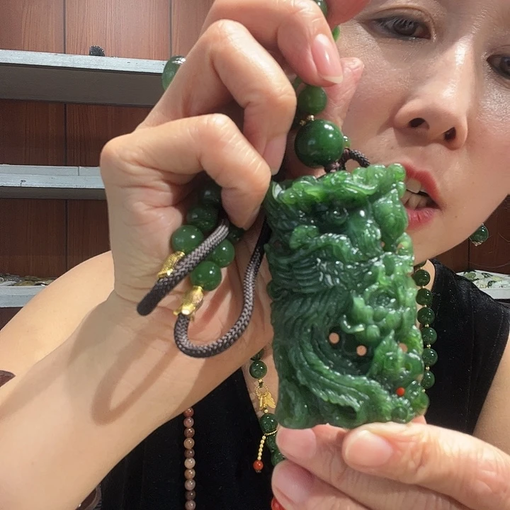 和田玉（碧玉）未镶嵌颈饰爬****猫