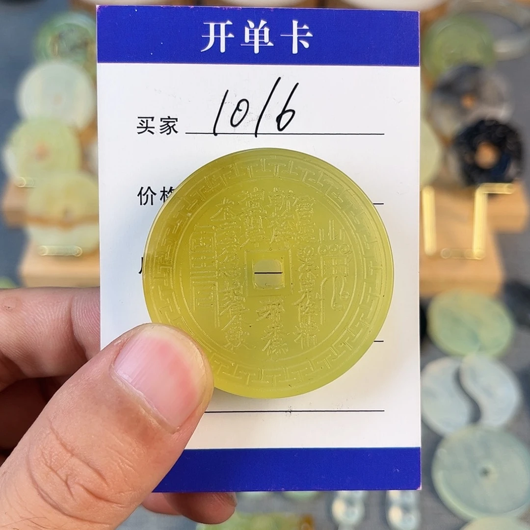 金***爽未镶嵌蛇纹石玉颈饰