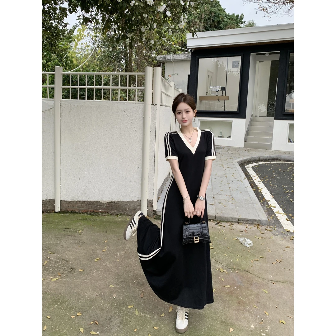 实拍~法式高级感V领短袖连衣裙2025夏季季新款漂亮裙子收腰长裙