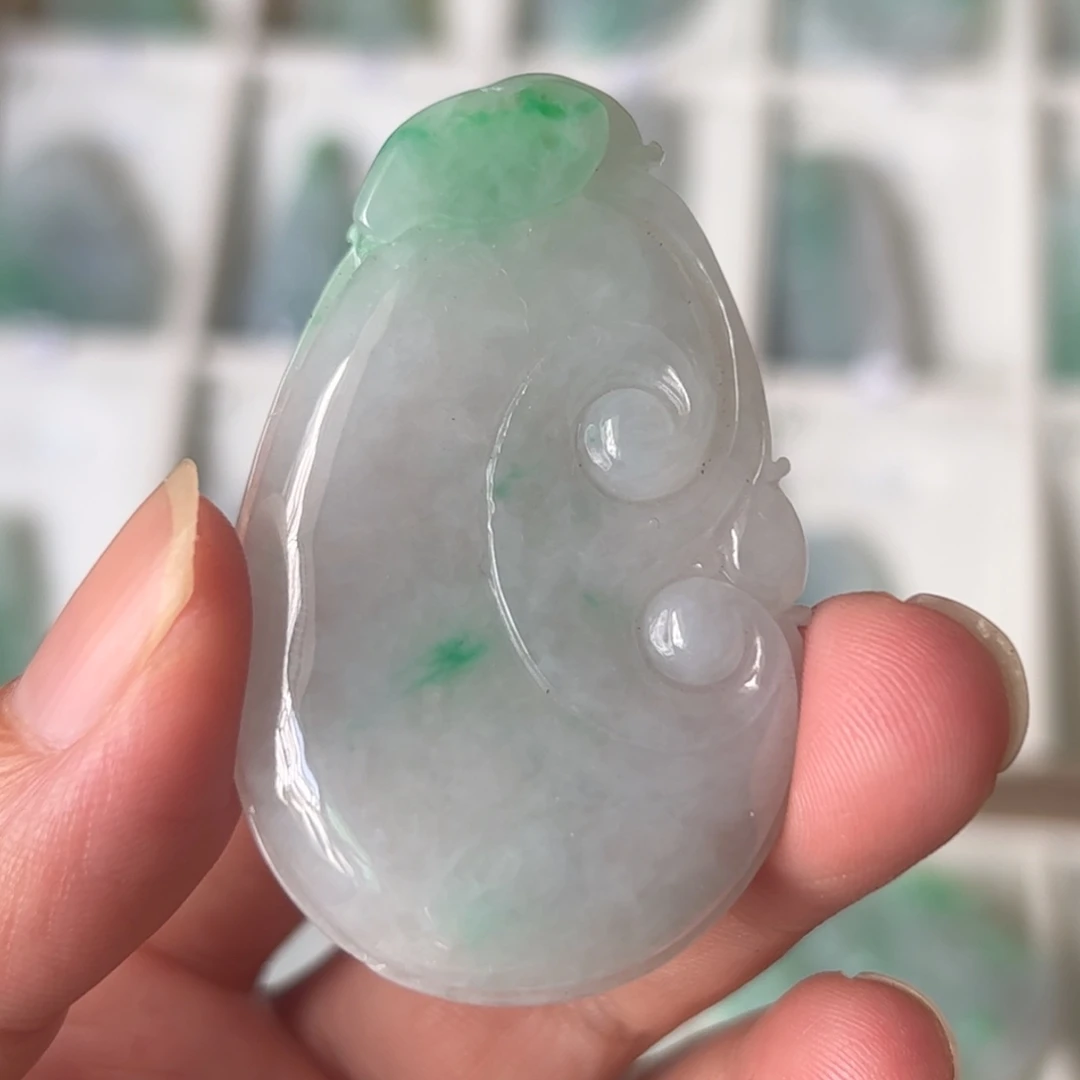 翡翠未镶嵌颈饰如意