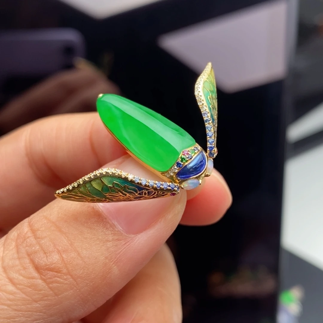 翡翠18K金镶嵌颈饰 听蝉