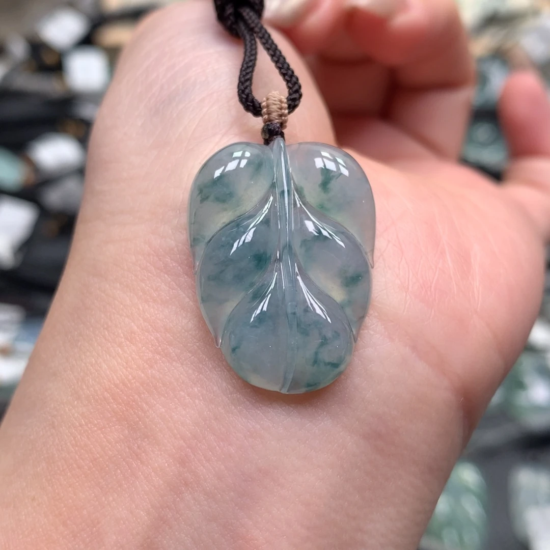 翡翠颈饰未镶嵌叶子