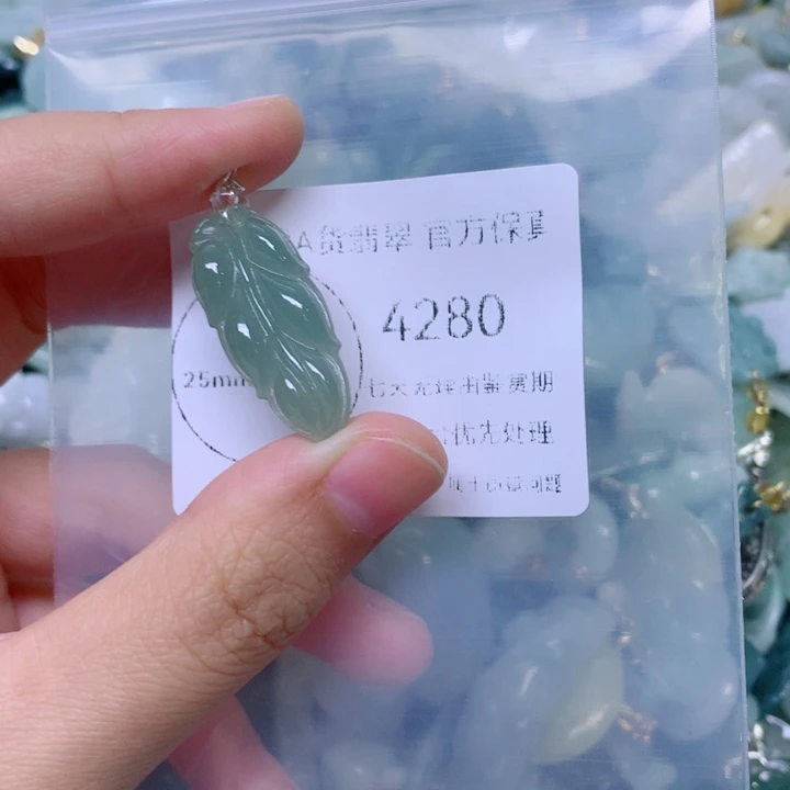 吊坠(不含链)未镶嵌翡翠