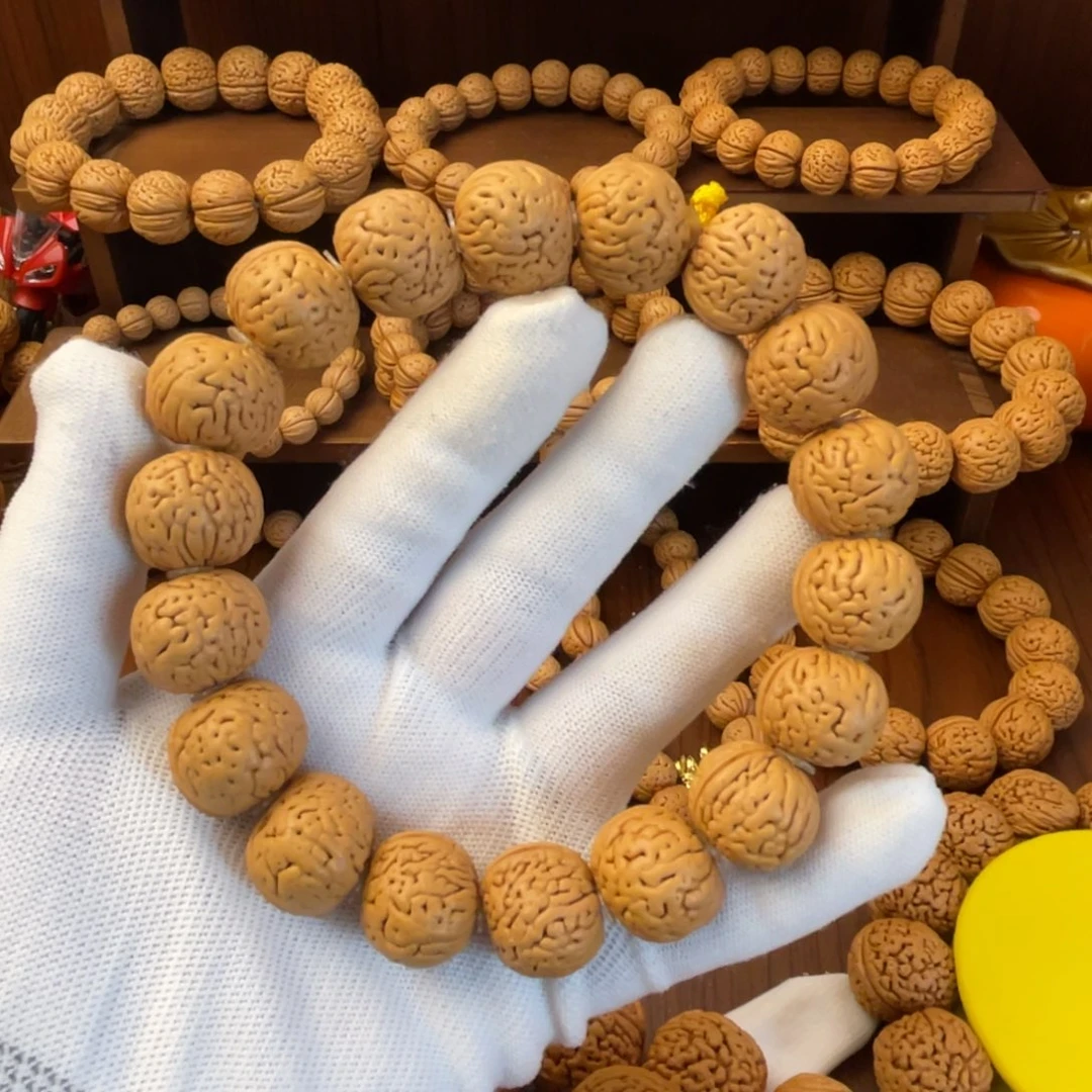 吊坠桃核金鱼肚手持