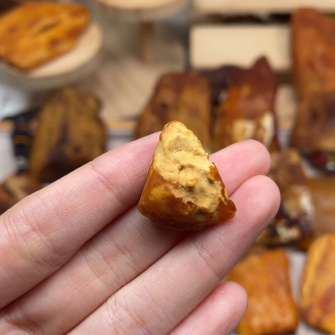 琥珀未镶嵌珠宝奇石