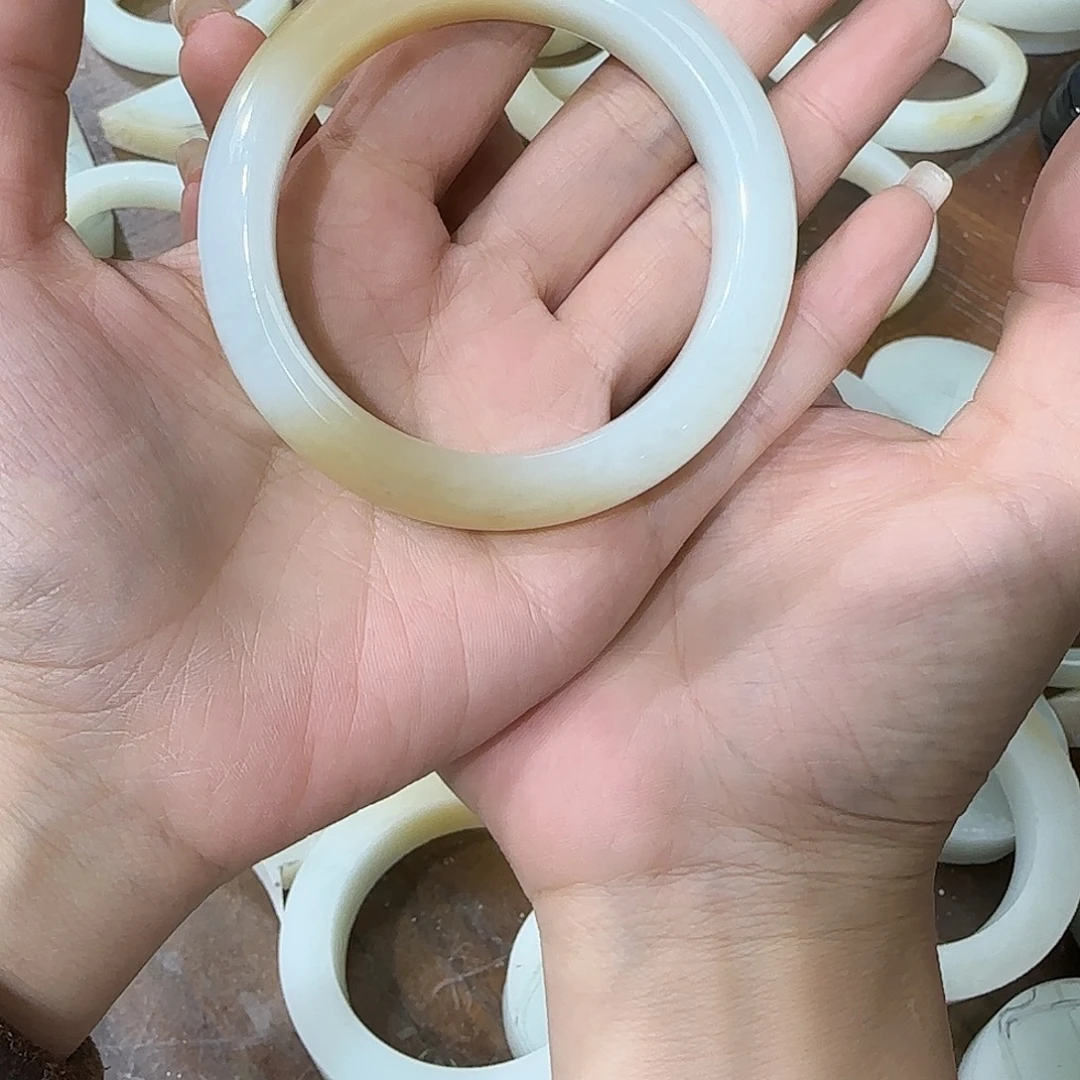 ****y未镶嵌手镯和田玉
