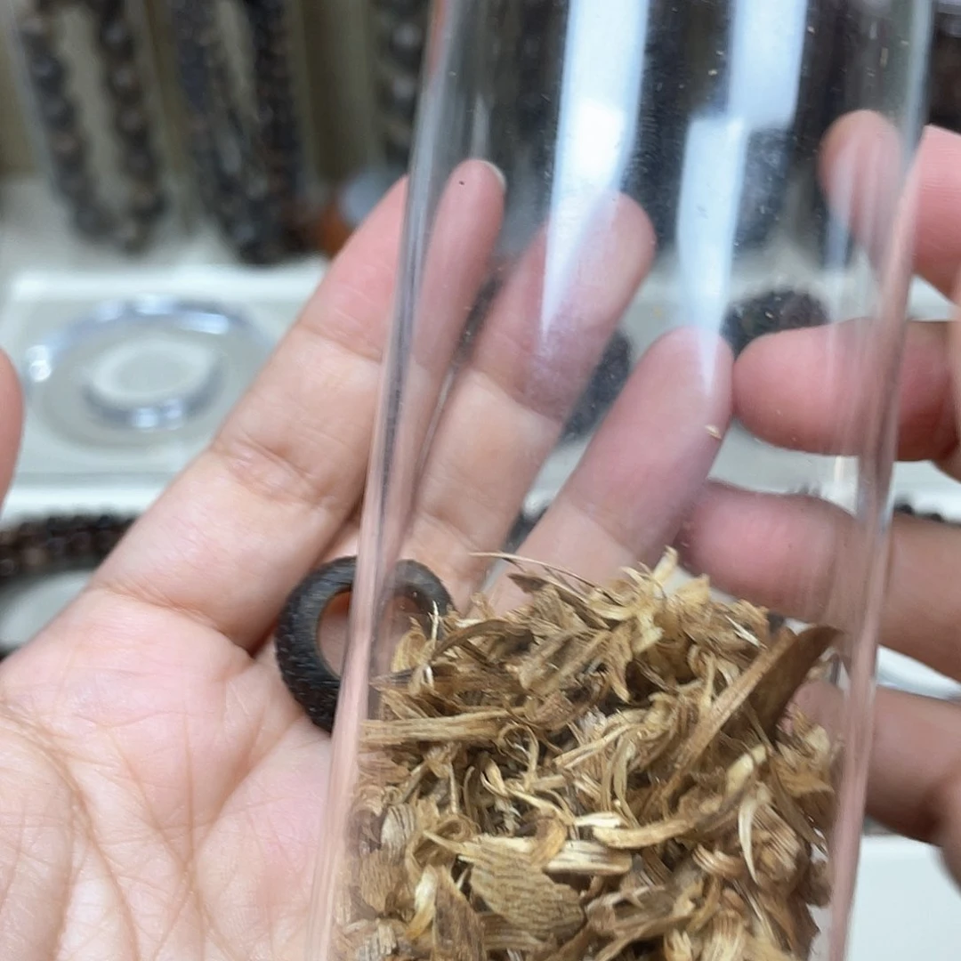 谢****沉香碎屑沉香+越南芽庄白奇楠2.0