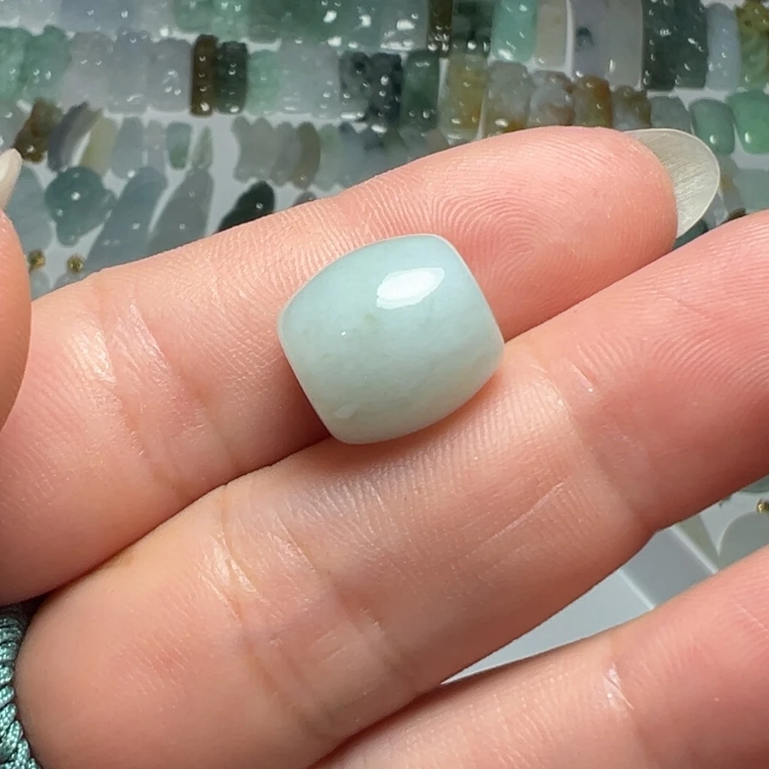 双***l翡翠未镶嵌颈饰路路通一个50块