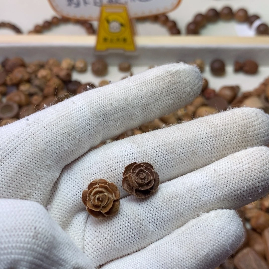 檀香木散珠莎***?印度迈索尔老山檀1.2花花瑕疵