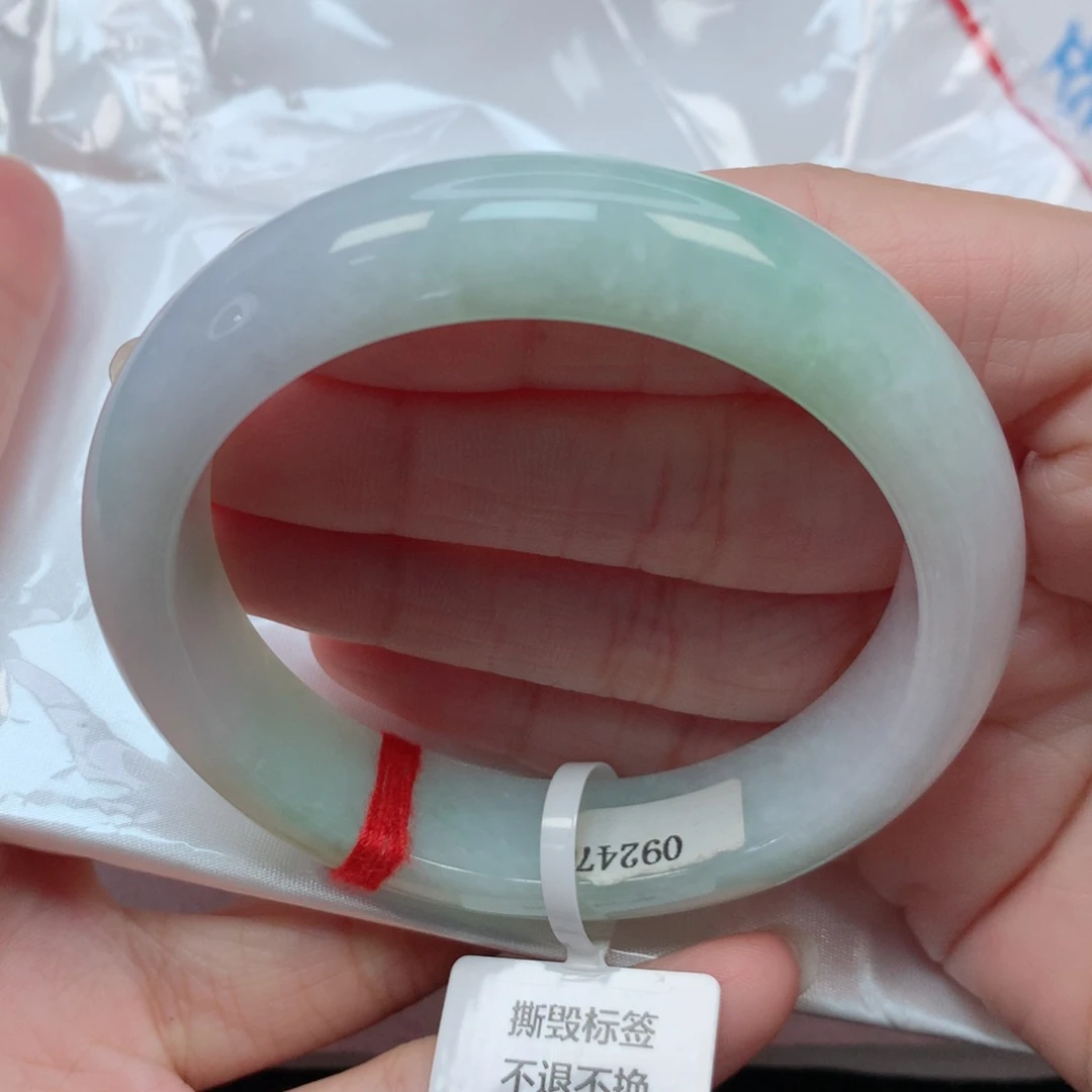 翡翠手镯未镶嵌56圈