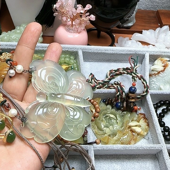 蛇纹石玉颈饰未镶嵌嗯****?