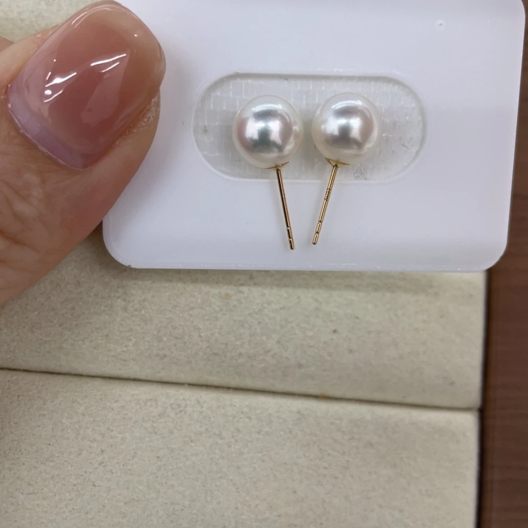 18K金镶嵌海水珍珠耳饰