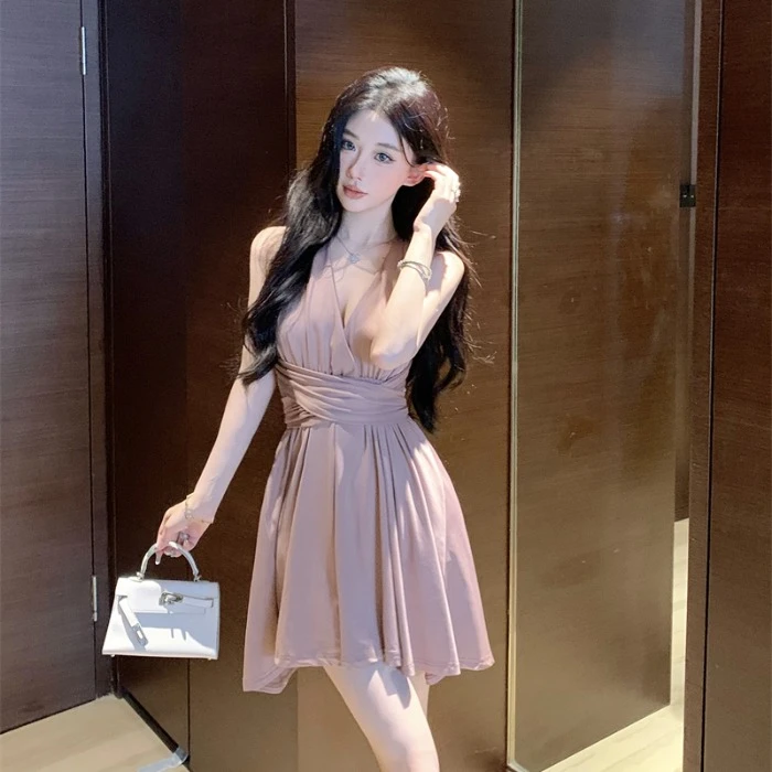 纯欲辣妹性感挂脖深V领绑带大露背收腰a字裙高级气质显瘦连衣裙