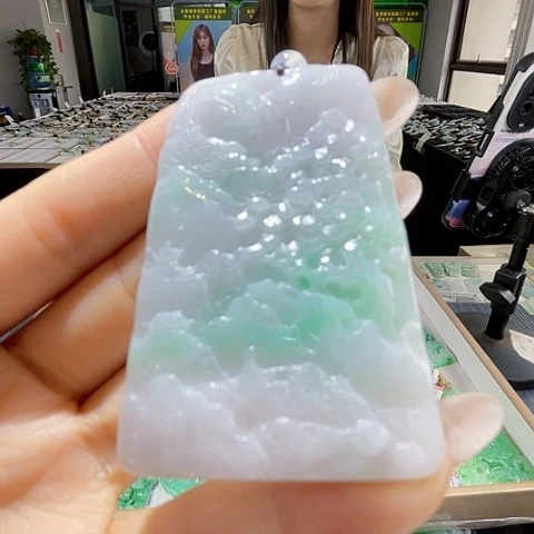 颈饰未镶嵌翡翠一个