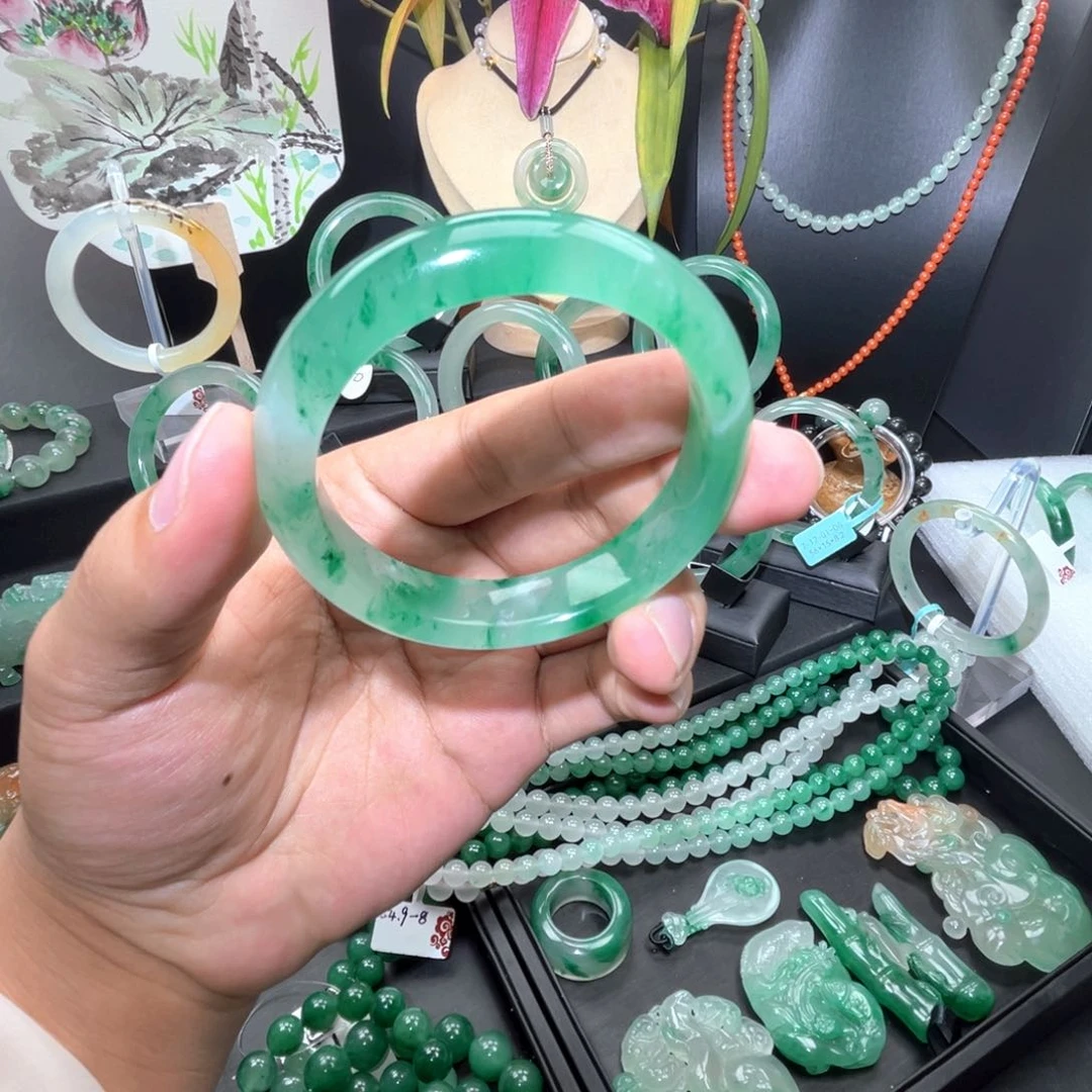 未镶嵌手镯石英质玉（非洲翠）