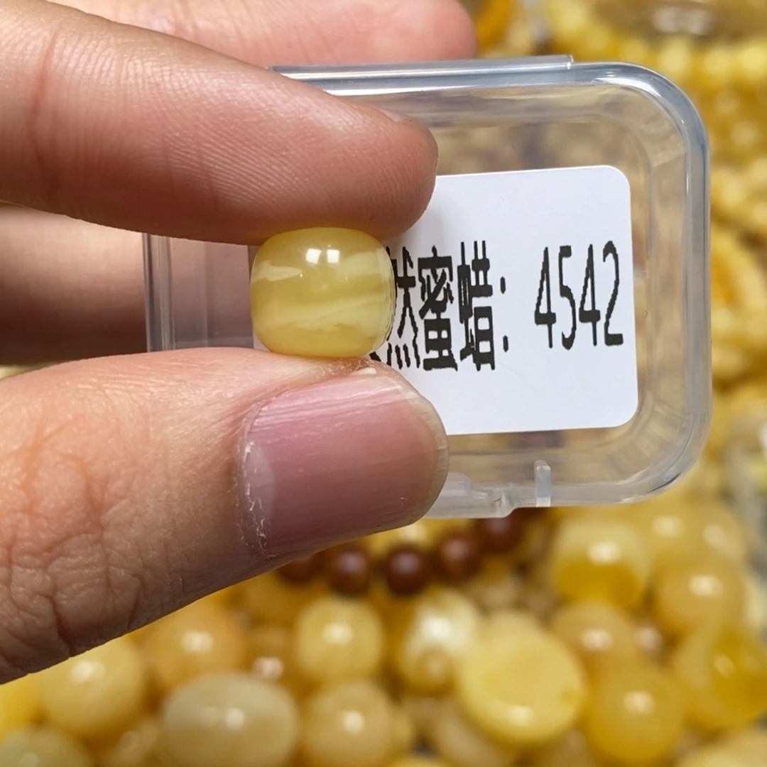 蜜蜡未镶嵌珠宝奇石4542