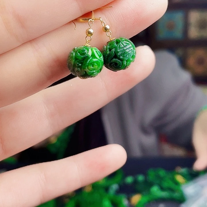 翡翠18K金镶嵌颈饰多样性