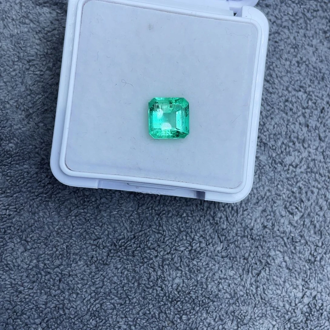 祖母绿裸石2.241Ct。