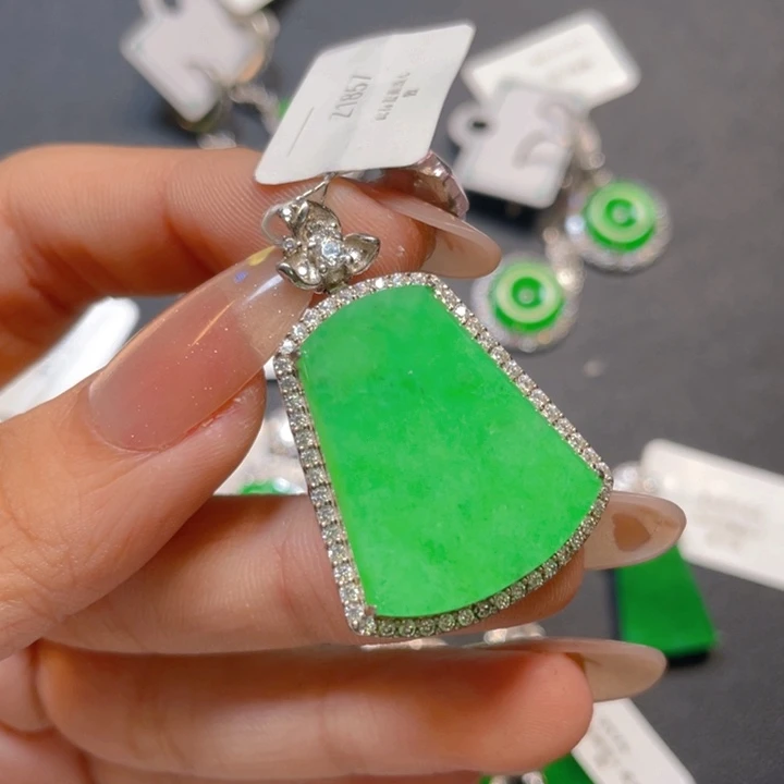 【闪购商品】翡翠银S925镶嵌颈饰翡翠