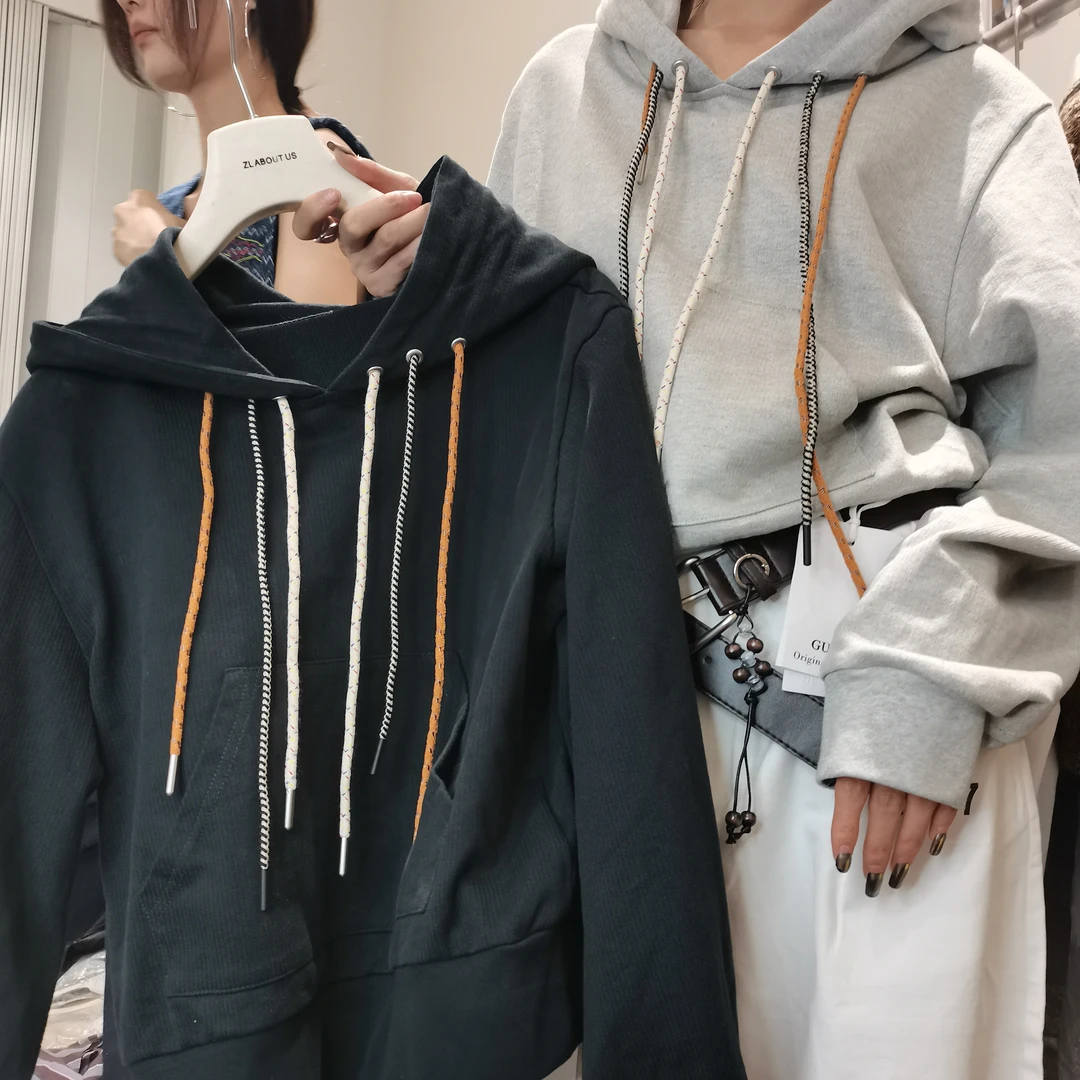 ZLAbout-us【早秋上新】三色抽绳带帽设计休闲卫衣2037