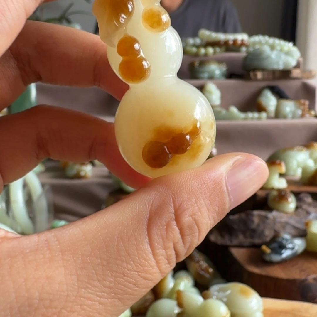 颈饰未镶嵌和田玉（糖玉）