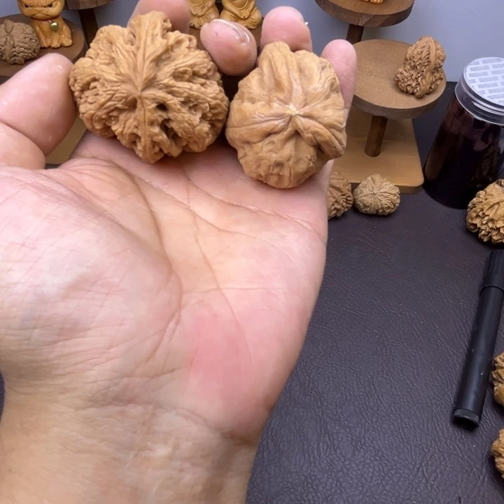 喵***喵吊坠桃核粗筋雕黄驴