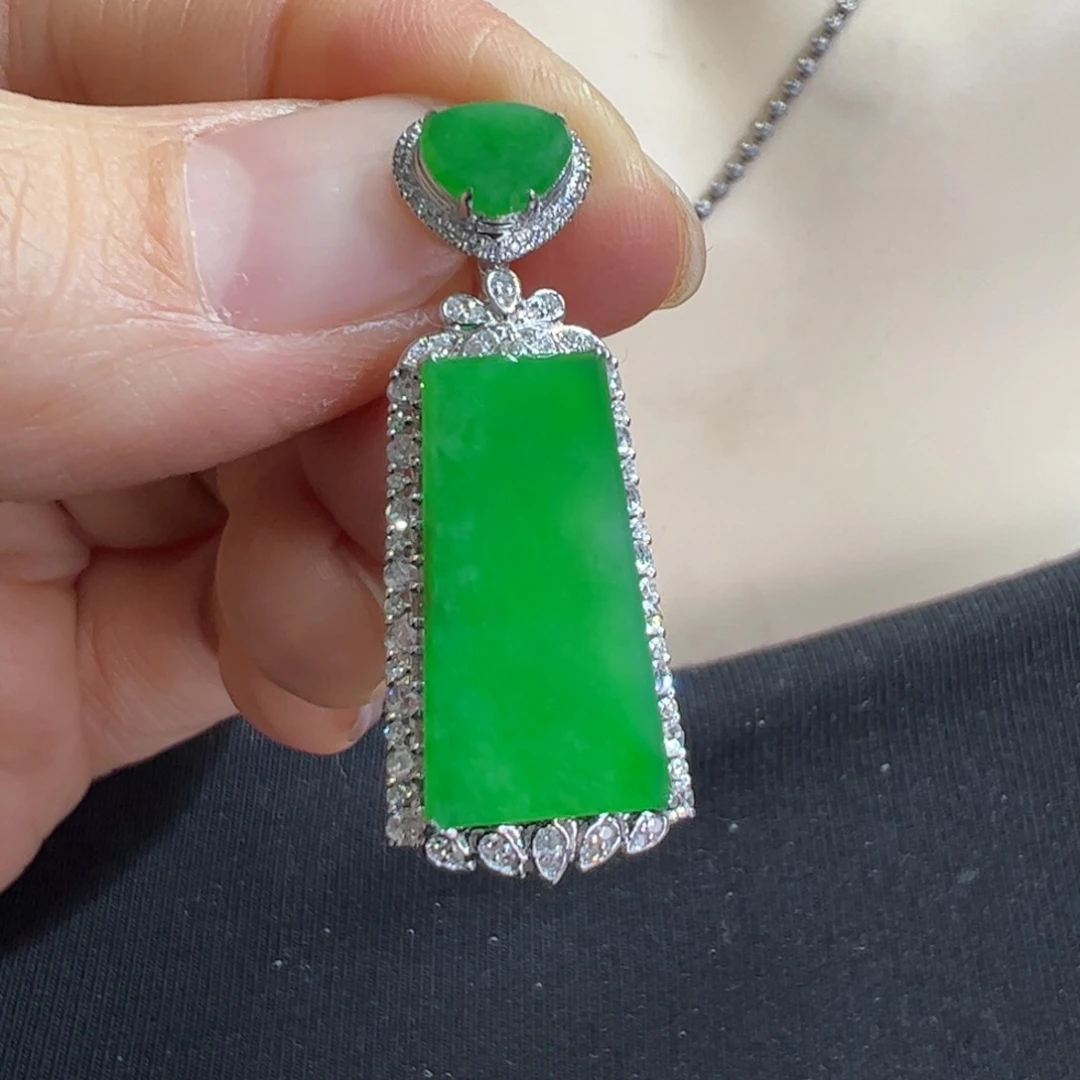 翡翠吊坠(不含链)18K金镶嵌一***眼