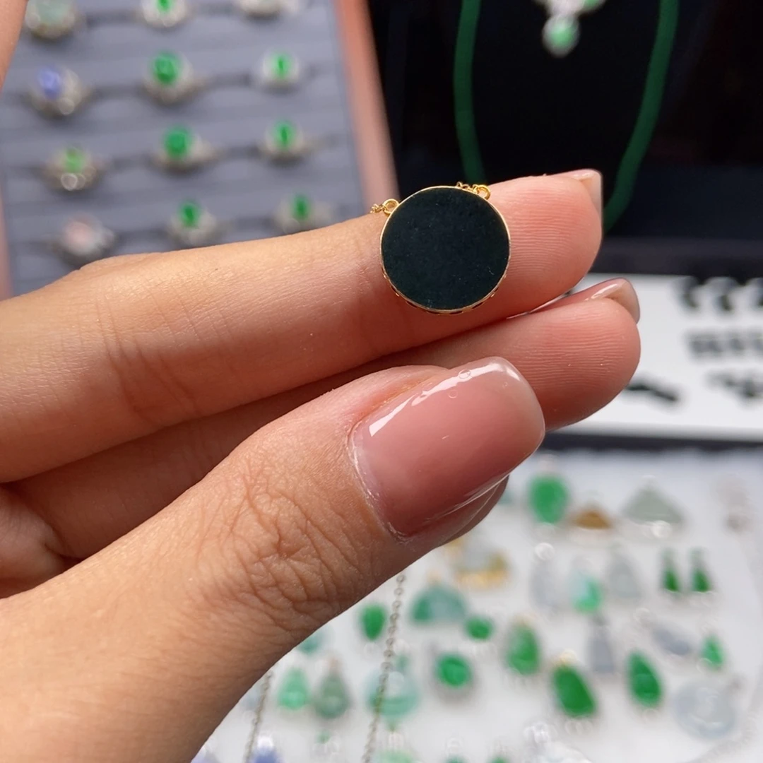 翡翠18K金镶嵌颈饰