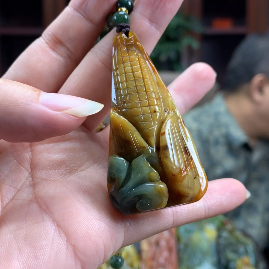未镶嵌蛇纹石玉颈饰