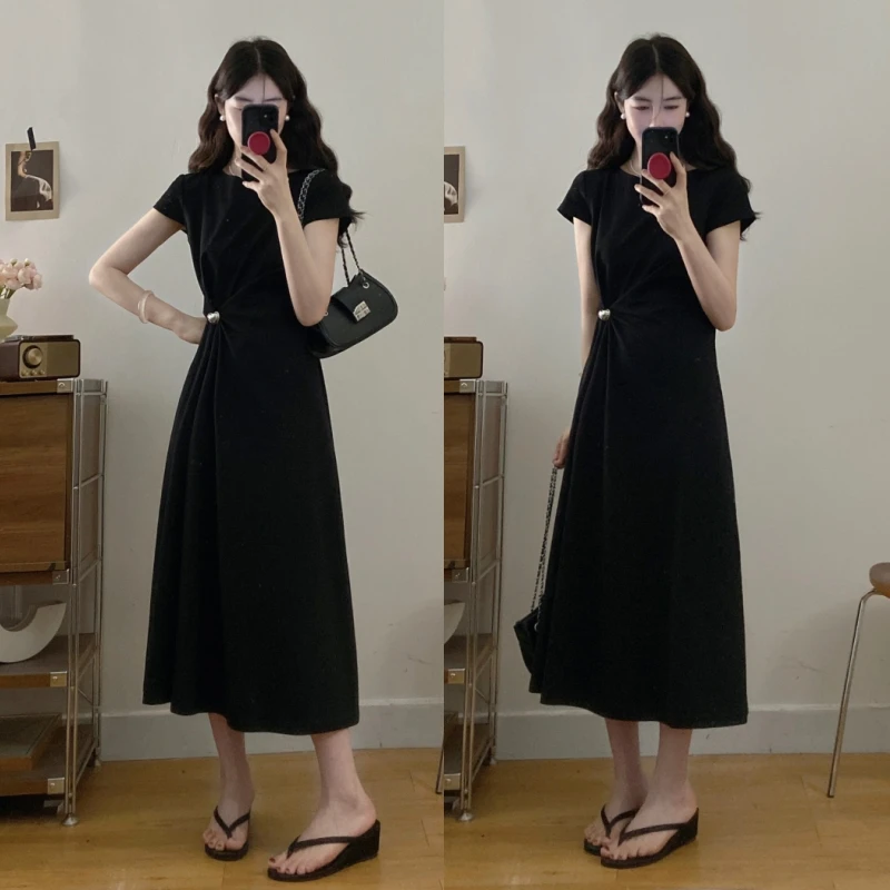 大码洋气连衣裙2025夏季新款圆领捏褶收腰设计感小黑裙高级感长裙