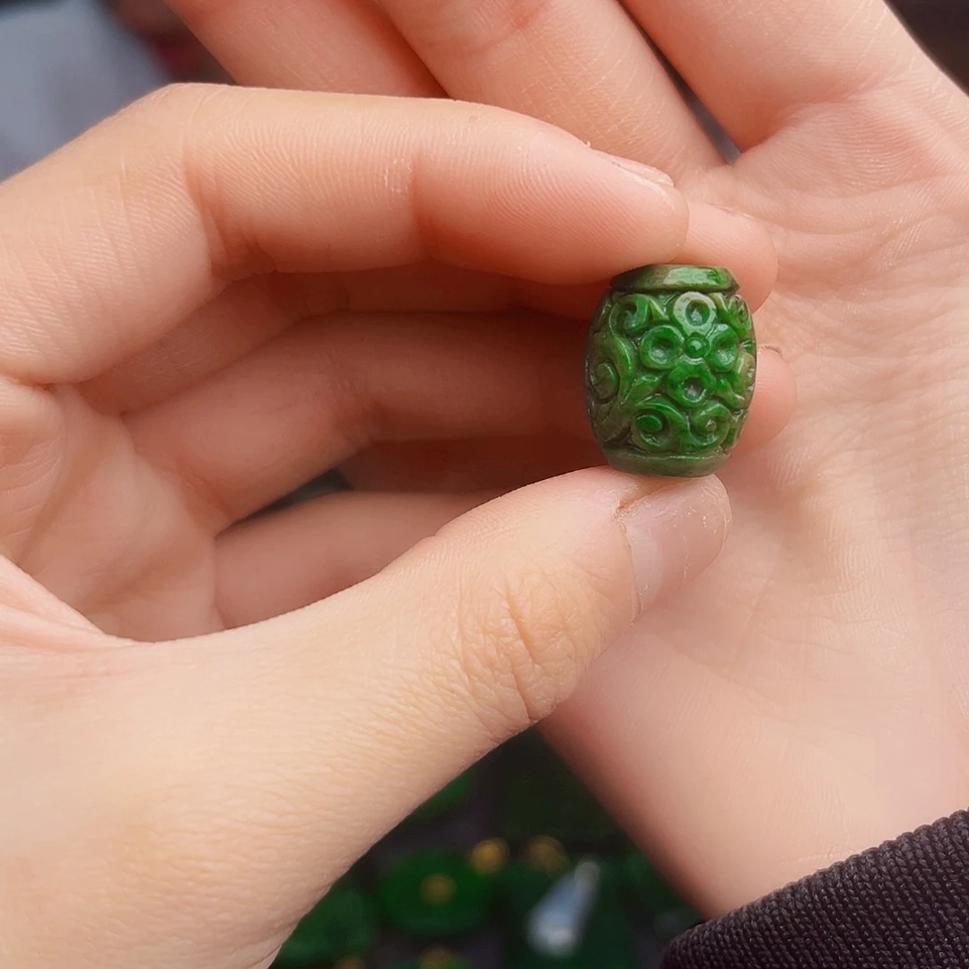 颈饰未镶嵌翡翠多样性