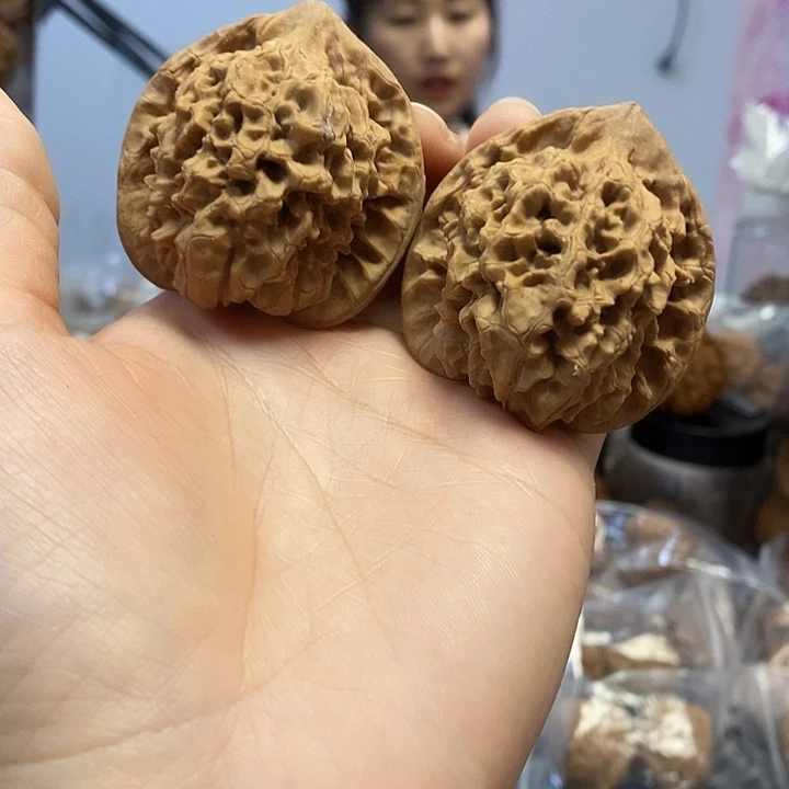 把件文玩核桃46.5/47.5。老树官帽