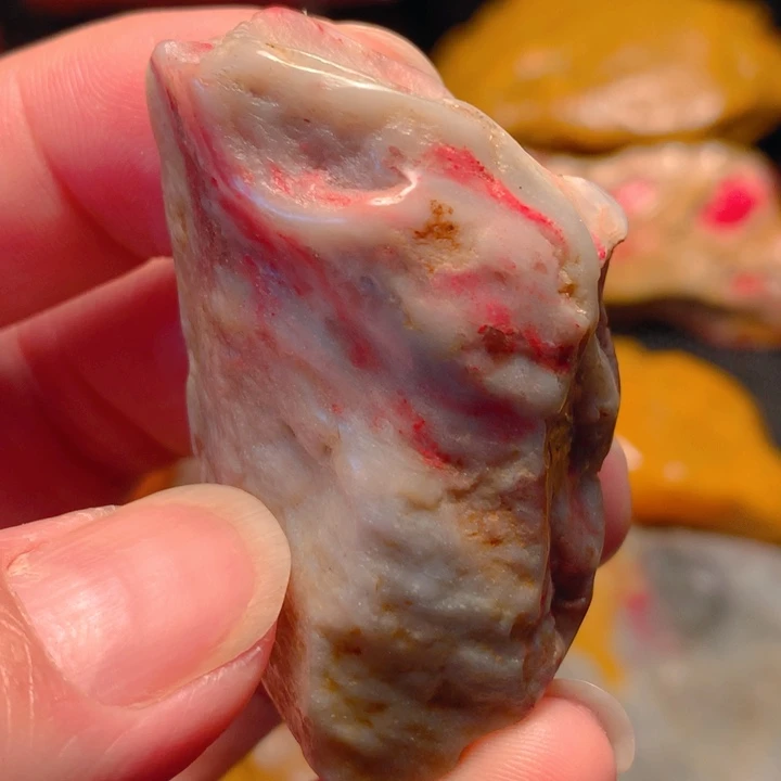 昌化石昌化田黄鸡血石