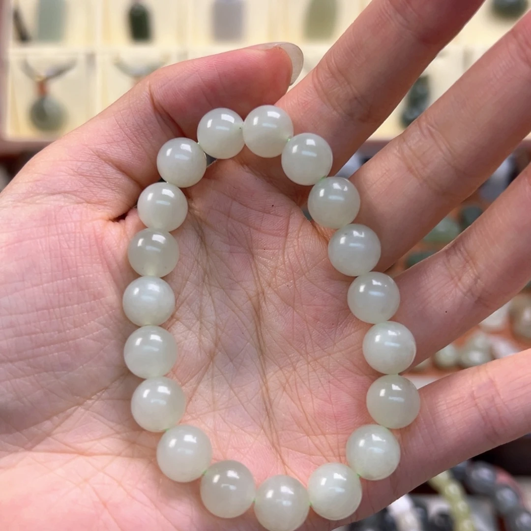 大***璐和田玉未镶嵌颈饰