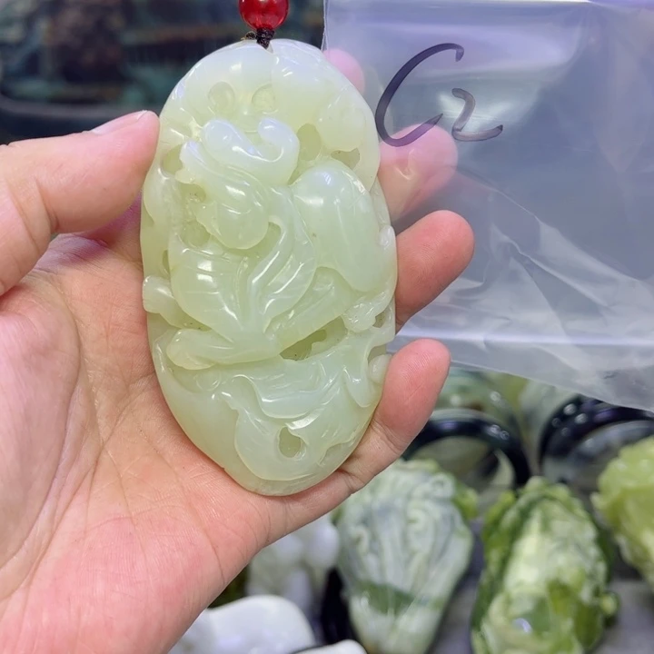 蛇纹石玉颈饰未镶嵌早***晨