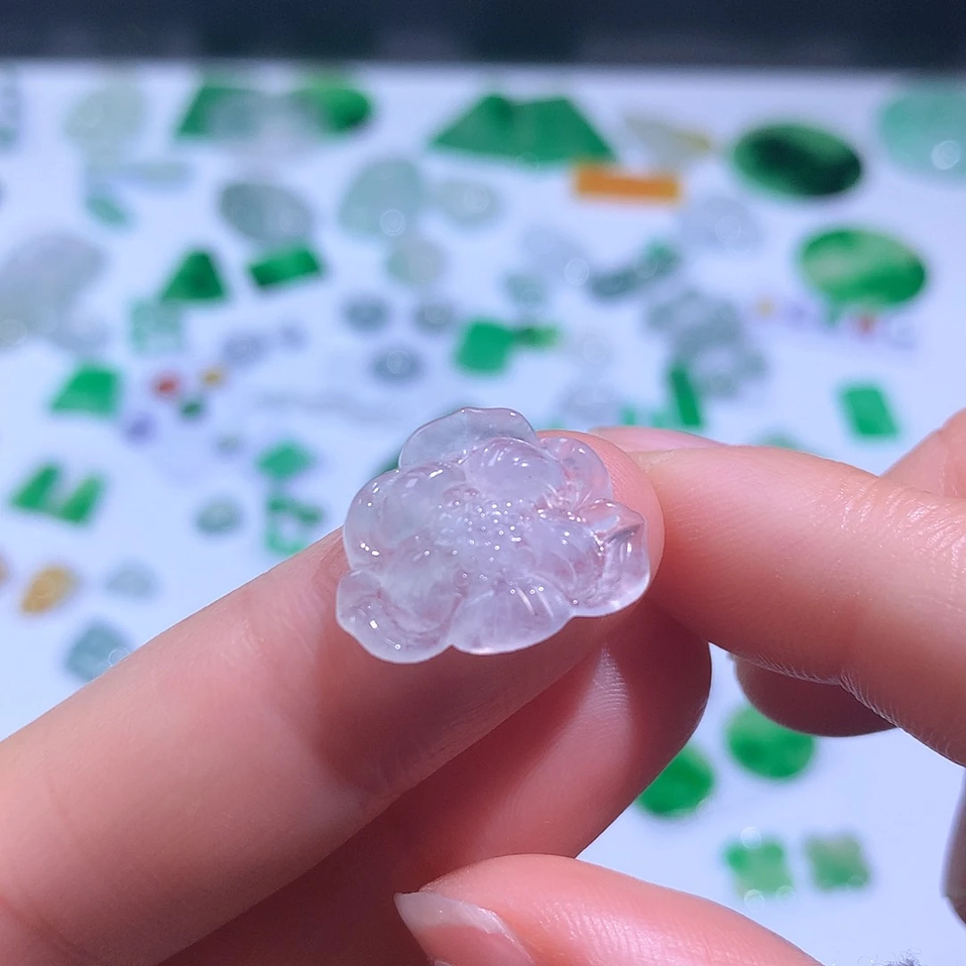 翡翠颈饰未镶嵌花