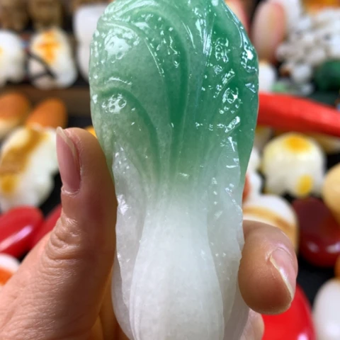 无花朵新疆戈壁彩彩石