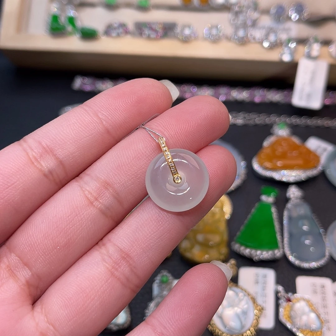 颈饰18K金镶嵌翡翠平安扣