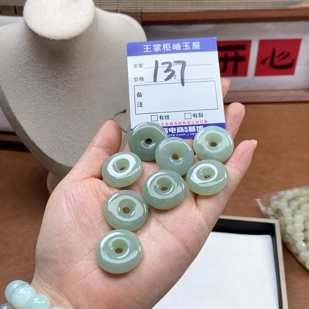 岫玉吊坠吊坠未镶嵌多样性，发一个