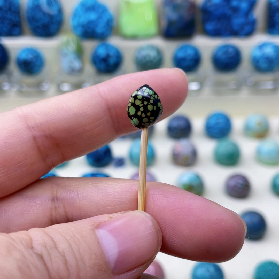 未镶嵌绿松石颈饰