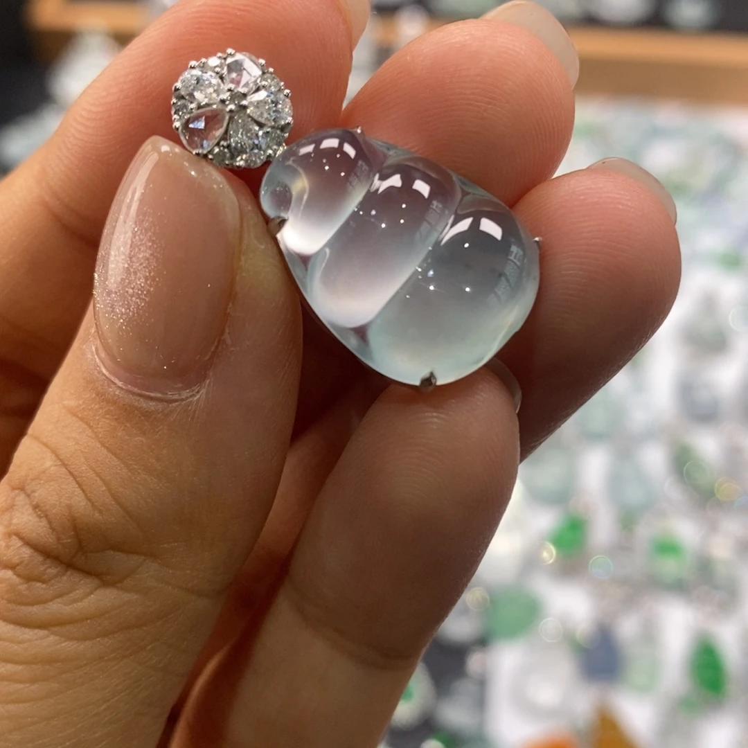 翡翠18K金镶嵌颈饰