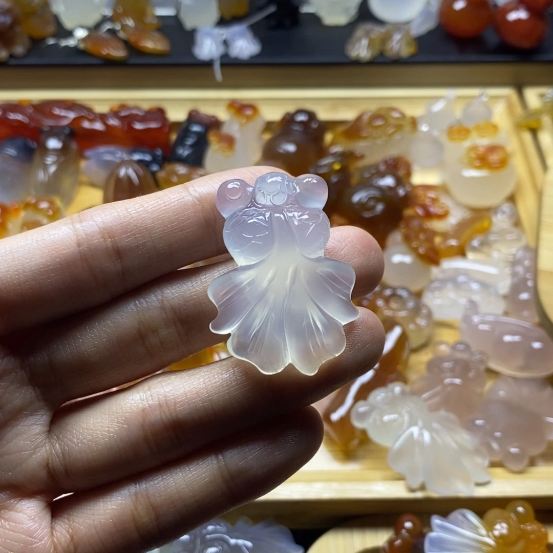 玛瑙/玉髓颈饰未镶嵌所****?