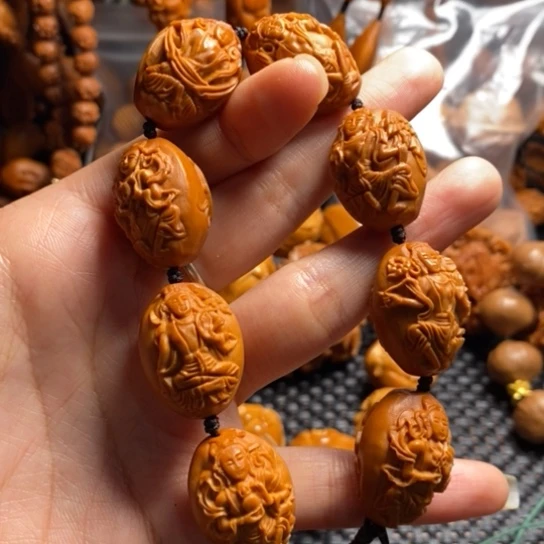 橄榄核吊坠八宝观音