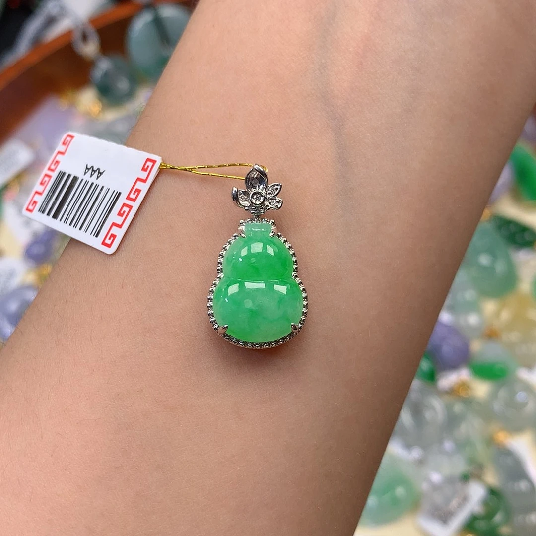 翡翠18K金镶嵌颈饰翡翠