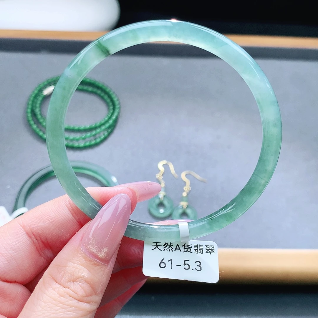 未镶嵌手镯（圆镯）翡翠
