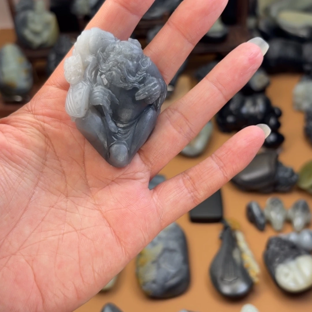 李***串和田玉未镶嵌颈饰