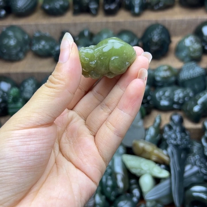 和田玉未镶嵌挂件不退不换