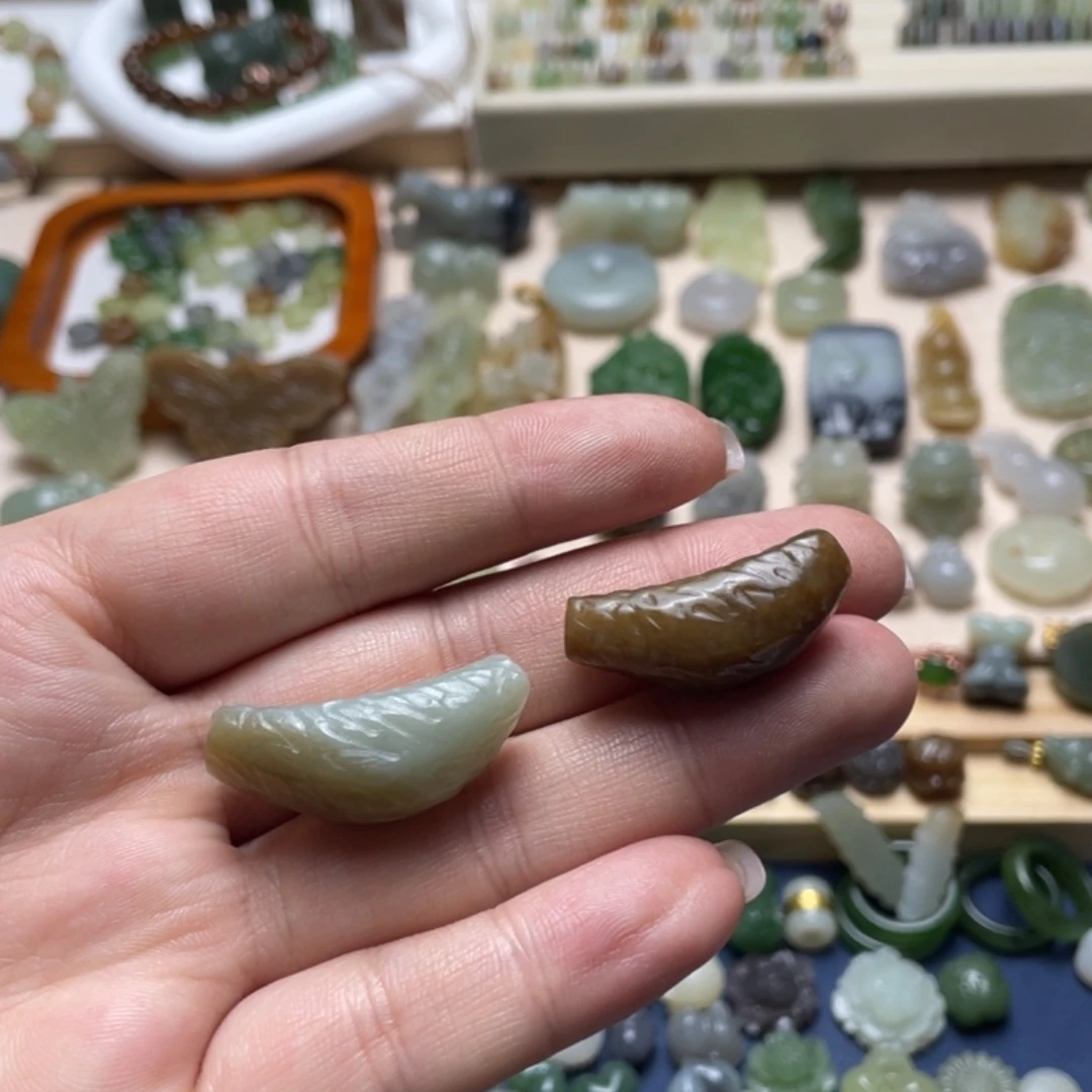 和田玉未镶嵌颈饰一个