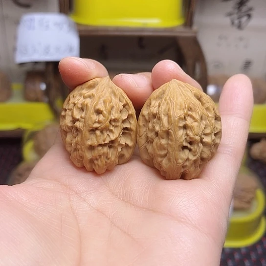 文玩核桃吊坠鸡心